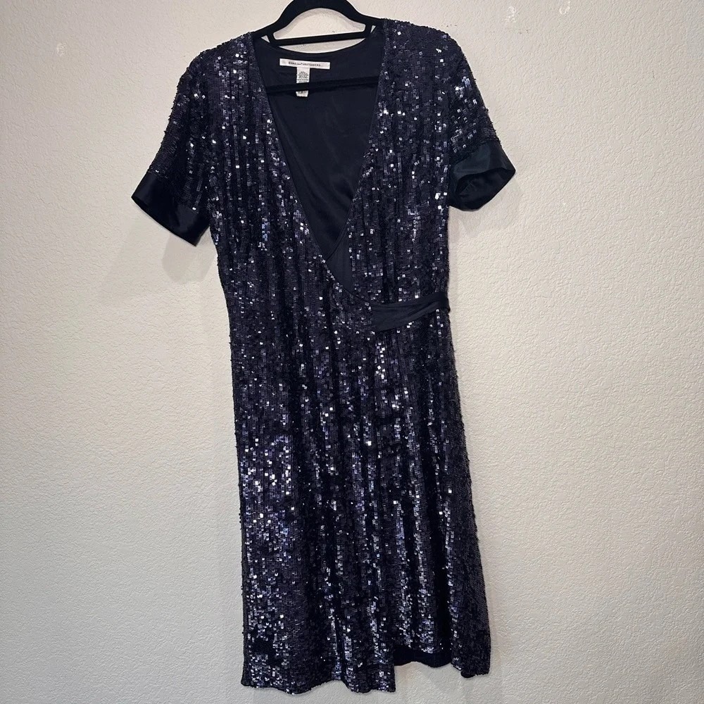 Diane von Furstenberg Sequin Silk Wrap Dress Navy Blue Short Sleeve V-Neck 8